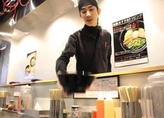 有限会社 ビゲスト ※飲食部門推進事業部 求人 スタッフ全員が協力し、“全員営業”を貫き毎日の営業を楽しく行っております。