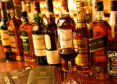 IRISH PUB CELTS（ケルツ）／株式会社第一興商（東証一部上場） 求人 お酒が好きな人。学びたい人。人と盛り上がることが好きな人。仕事を楽しみながら成長してください。