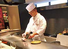 オアシスグループ（鉄板焼・和食・cafe部門）/鉄板懐石松阪・Cafeオアシス 求人 鉄板焼経験者優遇。腕次第で高収入も叶います！是非、高い収入を手にして欲しいと考えています！