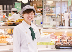 株式会社 柿安本店 （レストラン営業部・惣菜営業部）　※ジャスダック上場企業 求人 働きやすい環境だからこそ、若手や女性も最前線で活躍しています。
