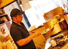 相模横丁／株式会社PROUD商事 求人 居酒屋から韓国・タイ料理等、幅広い業態を展開している当社だからこそ、チャンスに溢れています。