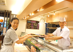 つきじ喜代村 すしざんまい／株式会社 喜代村 求人 6年連続初セリで大間の本マグロを落札！2019年の初セリでも史上最高値で落札しました！