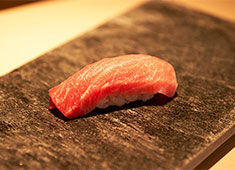 「鮨 ふくじゅ」「鮨 水月（みづき）」「鮨 天海（あまみ）」、他 求人 その日の食材を吟味し、鮨や一品料理の芸術を生み出します。