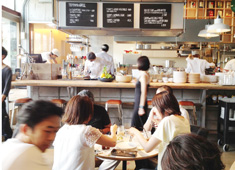 株式会社ダブリューズカンパニー 求人 オープンキッチンのお店が多く、キッチンスタッフはやりがい十分！お客様のダイレクトな反応を楽しめます！