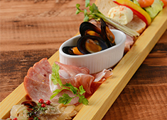 Zum BIERHOF NEU（仮称）／※「新宿」新店プロジェクト準備室 求人 若手キッチンスタッフも大活躍中！女性でも無理なく働けるオープンな環境です！