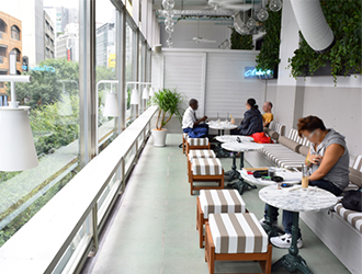 eplus LIVING ROOM CAFE＆DINING／株式会社イープラス・ライブ・ワークス 求人
