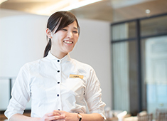 株式会社HUGE 求人 サービス職（ホール・バーテンダー・レセプショニスト）積極採用中です！