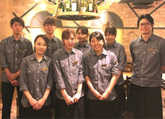 PIZZA&WINE カヤバール／株式会社はなまる（株式会社吉野家ホールディングス ※東証一部上場） 求人 男性はもちろん、女性や未経験の方もたくさん活躍中！環境が良いので、とても働きやすいです！