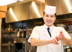 つきじ喜代村 すしざんまい／株式会社 喜代村 求人 年功序列がなく、気さくなスタッフばかり。人間関係がとても良い会社です。寿司職人のお仕事を一緒に楽しみましょう！