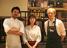Grilled Meat Bal Taiju（グリルミートバルタイジュ）、他／株式会社 太樹苑 求人 カメラを向ければ全員笑顔！全店舗共通して、どなたでもすぐに馴染めるお店なので、ご安心ください。