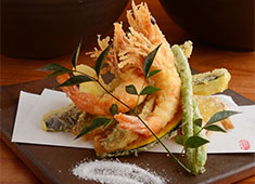 蕎麦と魚 銀平 恵比寿ガーデンプレイス店／株式会社湯川 求人 1品ずつ丁寧に料理をしてOK！注文に追われて、慌てて調理…それじゃ良い料理は出ず・学べず・楽しくないですよね！？