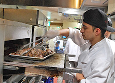 Wolfgang's Steakhouse Signature／株式会社 WDI JAPAN 求人 ハイレベルな肉の調理技術が身に付きます。