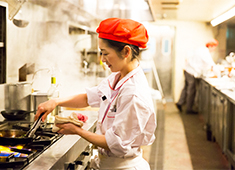 Cafe La Bohéme （カフェ ラ・ボエム）株式会社グローバルダイニング【東証二部上場】 求人 女性スタッフも多数活躍中！頑張り次第で誰もがキャリアップ可能です。