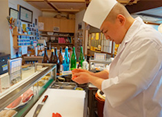 江戸前寿し 回転寿し 立ち食い寿し 「寿し常」／株式会社 豊田 求人 正社員の方には支度金をご用意！
皆さんの転職を応援します！
