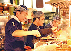 立呑処 やまとや 求人 毎日お祭りのように賑わいます！飲食ならではの「楽しさ」が詰まっています！