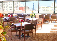 カフェ＆ダイニング　イリス～Iris～ 求人 通勤が楽な駅チカです！他にもシフトの予定が立てやすいので、ご家族をお持ちの方や長く働ける環境をお探しの方にピッタリ