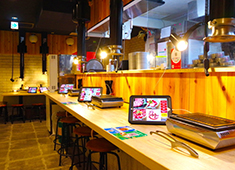 株式会社ファクト ※飲食部門採用事業部 求人 各店舗ごとに特色を活かして営業中！お客様の顔が見える、開放的な店内は働きやすさも抜群！