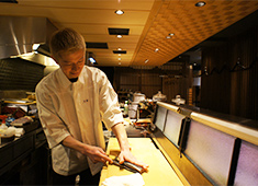 田中田 西麻布、ほか／田中田 GROUP 求人 田中田グループのお店では、料理人が活躍しています！和食の基礎から応用まで、幅広く全てが身につきます。