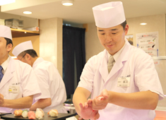 すしざんまい 赤坂新店開業準備室（株式会社 喜代村） 求人 年功序列がなく、気さくなスタッフばかり。人間関係がとても良い会社です。寿司職人のお仕事を一緒に楽しみましょう！