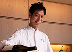 GINZA 豉 KUKI／ひかり発酵滋養株式会社 求人 料理・お客様の要望に合わせてドリンクもセレクト。丁寧な接客に対して「おいしかったよ」の言葉が何度も聞こえてきます。