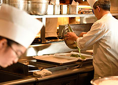 株式会社ダイナックホールディングス(サントリーグループ・東証2部上場企業) 求人 これから調理長を目指したいキャリアアップ型の転職を考えている方大歓迎です。