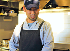 TSURUMI DINING（ツルミ ダイニング）／SAKE BISTRO Na-Na／株式会社フルルドレーヴ 求人 技術が学べ、キャリアップもできる好環境…だから、定着率もいいんです！飲食人向けのお店ですね！