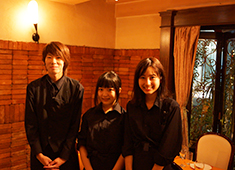 ROYAL GARDEN（ロイヤルガーデン）／株式会社ベネフィットエンタープライズ 求人 20代のスタッフ中心に活躍中です！すぐに打ち解ける仲間たちがあなたを待っています！