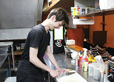 「うま虎」「やきとりバー 福の神」／株式会社スリーオン 求人 無理な出店はせずに、着実に地元の常連さんで賑わう人気店に成長しています。