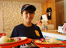 L＆L Hawaiian BBQ Enoshima 求人 女性スタッフ多めです！もちろん男女問わず大歓迎です！