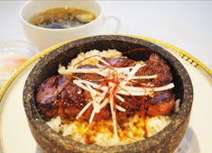 カフェ＆ダイニング　イリス～Iris～ 求人 現在は洋食ですが、あなたの得意なジャンルのメニューを提案する事も可能です！アイディアがそのまま実現できる環境です。