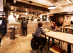 CRISP SALAD WORKS／CRISP,INC.（株式会社 クリスプ） 求人 「仕事に行くのが楽しくなる」そんなお店や職場を目指して、尊敬し合える関係を大事にしています。