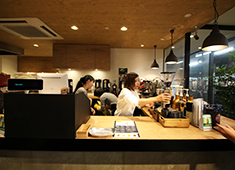 R Baker（アールベイカー）／株式会社TSUTAYA（CCCグループ） 求人 パンに合わせた4種類のコーヒーを提供。コーヒーが好きな方も大歓迎です。