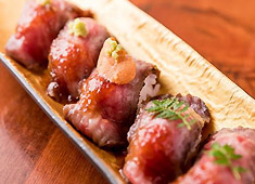 高円寺 魚貝 ののぶ 求人 実は魚に限らず、ご要望に応じてお肉を出したりもしています。臨機応変に対応できる、料理人としてやりがいもあります。