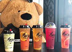 Macao Imperial Tea JAPAN（マカオ インペリアルティー ジャパン） 求人 かわいいボトルも人気の要因の一つ。マスコットの熊の名前はレインボウ＝虹には様々なエナジーが込められています。