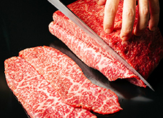 株式会社TFM 求人 料理は肉料理だけにこだわらず、アラカルト料理も充実！あなたのアイデアも形にしてください。
