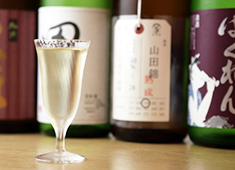 株式会社シーンメーカー 求人 「時譚(ジタン)」では日本酒が豊富！各店舗ごとに相性の良いお酒を揃えているので、お酒の勉強をしたい方にも絶好の場◎