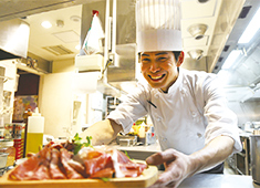 World Liquor Importers株式会社（ワールドリカーインポーターズ）／新宿新店準備室 求人 お酒の輸入商社が展開するので、ホール希望の方はもちろん、料理人の方でもお酒のプロフェッショナルを目指せます！