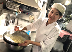 Restaurant GINZA KAZAN 求人 コース予約のお客様が多いので、しっかり仕込に集中し営業に向かいます。急なオーダーに対応することはあまりありません。
