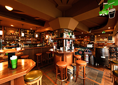 株式会社 ユーロ・フレックス ／ EUROPEAN BEER CAFE 求人 ひっそりとした隠れ家のような、居心地の良さが人気のお店です。