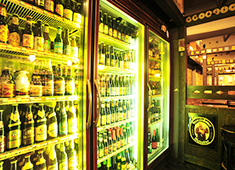 株式会社 ユーロ・フレックス ／ EUROPEAN BEER CAFE 求人 欧州には本当に様々な種類のビールがあり、ワインのように味わいも香りも、グラスまで違って面白いですよ！