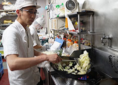 Food Store Aoki（フードストア あおき）※横浜・神奈川エリア／株式会社あおき 求人 惣菜調理をはじめ、調理経験を活かせるポジションが多数！