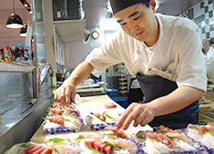 Food Store Aoki（フードストア あおき）※横浜・神奈川エリア／株式会社あおき 求人 プレミアプスーパーならではの高級感ある店内。