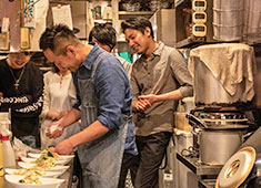 アリガトウヤ ココロ／booster（ブースター） 求人 29才店長・料理長が在籍中。良い意味で堅苦しくなく、楽しんで働ける！全員月8休取得を目指し取り組み実施中！
