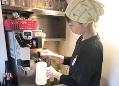 大金星 人形町店 求人 月8日休みや終電までの勤務シフトはお気軽にご相談ください。遠方者や地方出身者はしっかり住居の相談に乗りますよ。