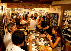 株式会社JILLION／「GONZO」 求人 ▲既存店はどのお店も連日満席！即日入社可能な方は、目黒や自由が丘など近隣店舗での研修が可能です。