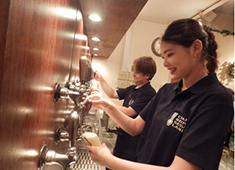 CRAFT BEER SERVER LAND／株式会社サイズカンパニーズ 求人 スタッフの労働環境改善も重視しており、まずは週休2日制を早急に固めていきたいと思います。更なる店舗展開も計画中！
