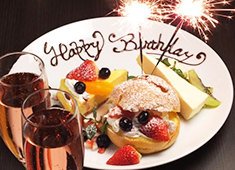 Pizzeria Cucina NAPRIMO（ピッツェリア クッチーナ ナプリモ） 求人 メッセージ付きバースデイプレートでお客様をお祝いします！