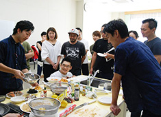 株式会社コンセプション 求人 定期的に開催している講習会！試食をしながら、調理に関する知識を皆で高めています！