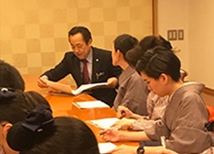 株式会社 銀座らん月 求人 「英語教室」開催時の様子です。実用的な英会話が身に付きます！