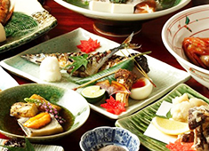 イクマエンタープライズ 株式会社／本陣房グループ 求人 旬の季節料理も充実。魚は丸ごと1本で仕入れます。